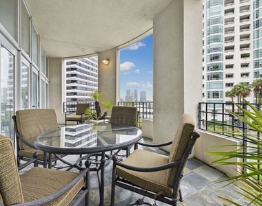 10351 Wilshire Boulevard - Photo Thumbnail 1