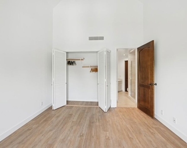 10351 Wilshire Boulevard - Photo Thumbnail 18