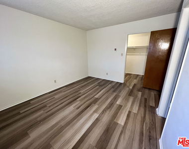 1261 Granville Avenue - Photo Thumbnail 13