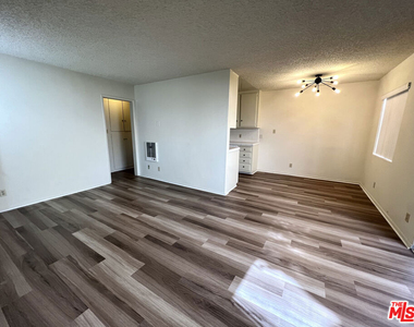 1261 Granville Avenue - Photo Thumbnail 1