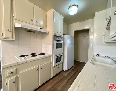 1261 Granville Avenue - Photo Thumbnail 8