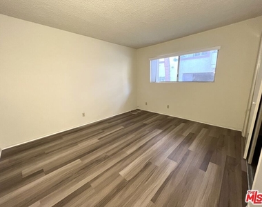 1261 Granville Avenue - Photo Thumbnail 21