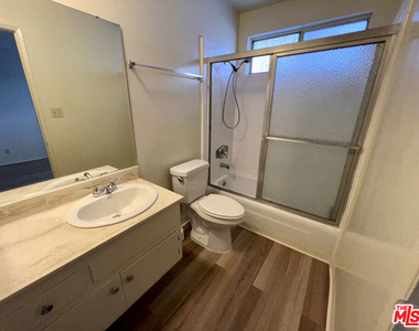 1261 Granville Avenue - Photo Thumbnail 16