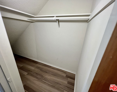 1261 Granville Avenue - Photo Thumbnail 3