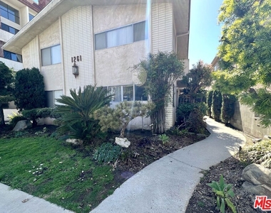 1261 Granville Avenue - Photo Thumbnail 25