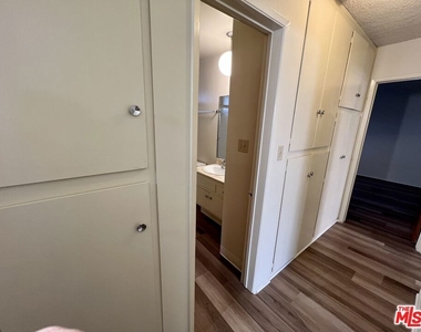 1261 Granville Avenue - Photo Thumbnail 18