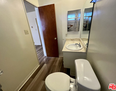 1261 Granville Avenue - Photo Thumbnail 17
