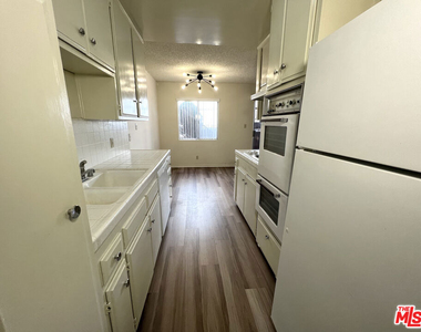 1261 Granville Avenue - Photo Thumbnail 7