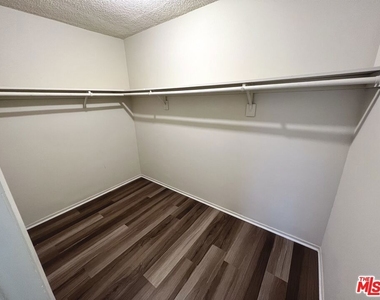 1261 Granville Avenue - Photo Thumbnail 14