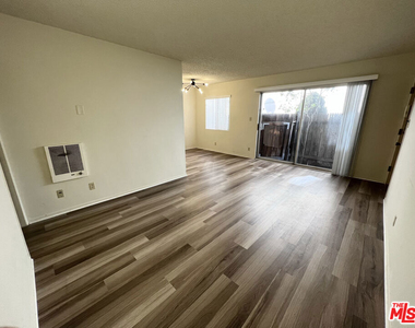 1261 Granville Avenue - Photo Thumbnail 2