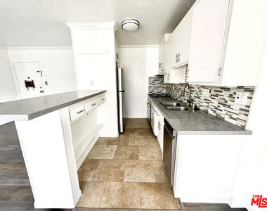 250 Linden Avenue - Photo Thumbnail 6