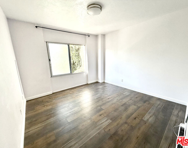 250 Linden Avenue - Photo Thumbnail 12