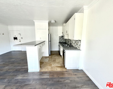 250 Linden Avenue - Photo Thumbnail 5