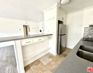 250 Linden Avenue - Photo Thumbnail 9