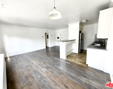 250 Linden Avenue - Photo Thumbnail 4