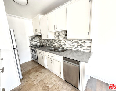 250 Linden Avenue - Photo Thumbnail 7