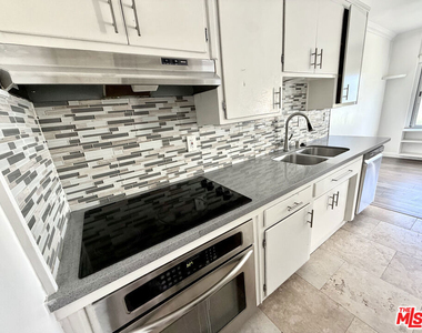 250 Linden Avenue - Photo Thumbnail 8