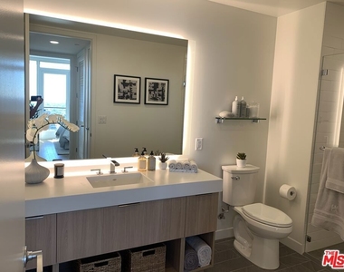 11750 Wilshire Boulevard - Photo Thumbnail 11