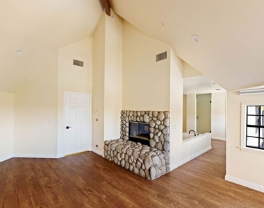 5237 San Feliciano Drive - Photo Thumbnail 19