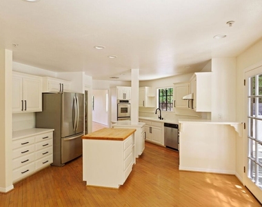 5237 San Feliciano Drive - Photo Thumbnail 4