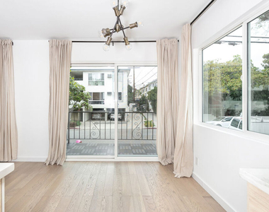 560 N Kings Road - Photo Thumbnail 3