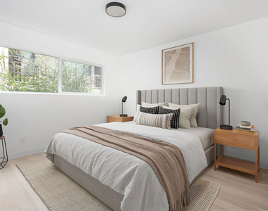 560 N Kings Road - Photo Thumbnail 6