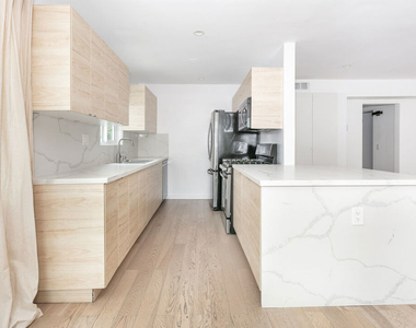 560 N Kings Road - Photo Thumbnail 2