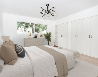 560 N Kings Road - Photo Thumbnail 4