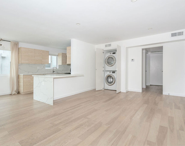 560 N Kings Road - Photo Thumbnail 1