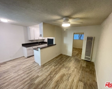 25 Navy Street - Photo Thumbnail 2