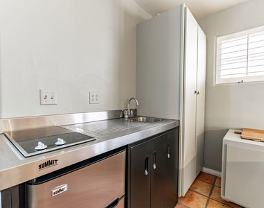 216 S Carmelina Avenue - Photo Thumbnail 6