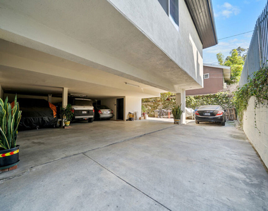 320 Westminster Avenue - Photo Thumbnail 31