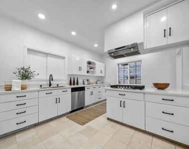 320 Westminster Avenue - Photo Thumbnail 29