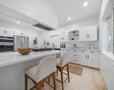 320 Westminster Avenue - Photo Thumbnail 25