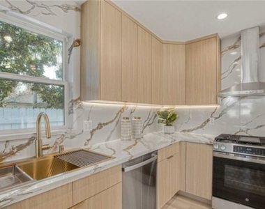 19120 Bessemer Street - Photo Thumbnail 15