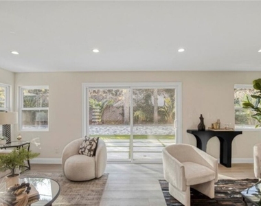 19120 Bessemer Street - Photo Thumbnail 9
