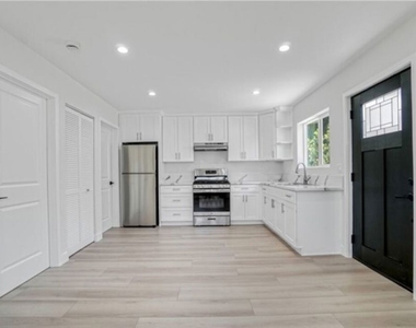 19122 Bessemer Street - Photo Thumbnail 2