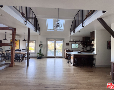 814 E Edgeware Road - Photo Thumbnail 1