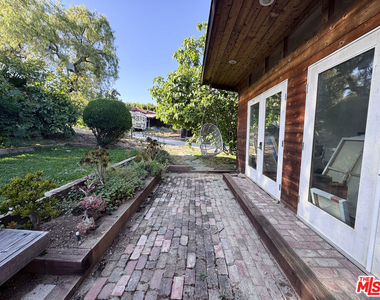814 E Edgeware Road - Photo Thumbnail 30