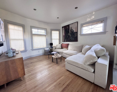 814 E Edgeware Road - Photo Thumbnail 8