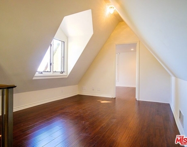 2239 Vista Del Mar Place - Photo Thumbnail 15