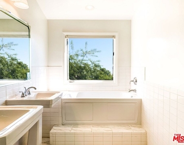 2239 Vista Del Mar Place - Photo Thumbnail 10