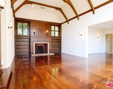 2239 Vista Del Mar Place - Photo Thumbnail 3
