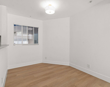 16100 W Sunset Boulevard - Photo Thumbnail 11