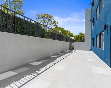 16100 W Sunset Boulevard - Photo Thumbnail 7