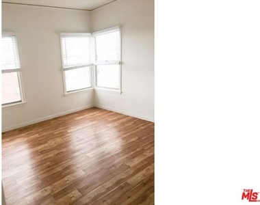 127 N Catalina Street - Photo Thumbnail 2