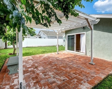 6200 Jamieson Avenue - Photo Thumbnail 30