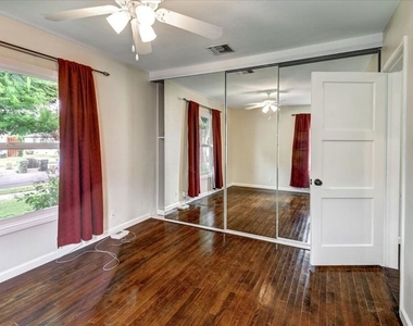 6200 Jamieson Avenue - Photo Thumbnail 19