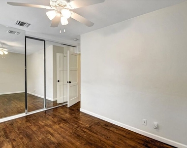 6200 Jamieson Avenue - Photo Thumbnail 24