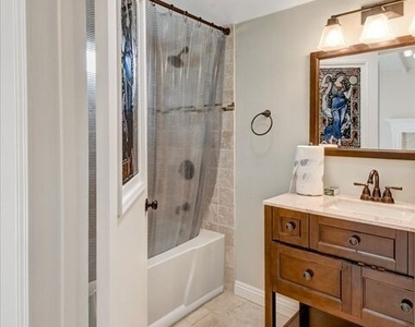 6200 Jamieson Avenue - Photo Thumbnail 17